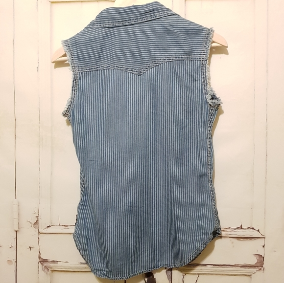 Blue white stripe sleeveless snap-down tank XS - Picture 2 of 4